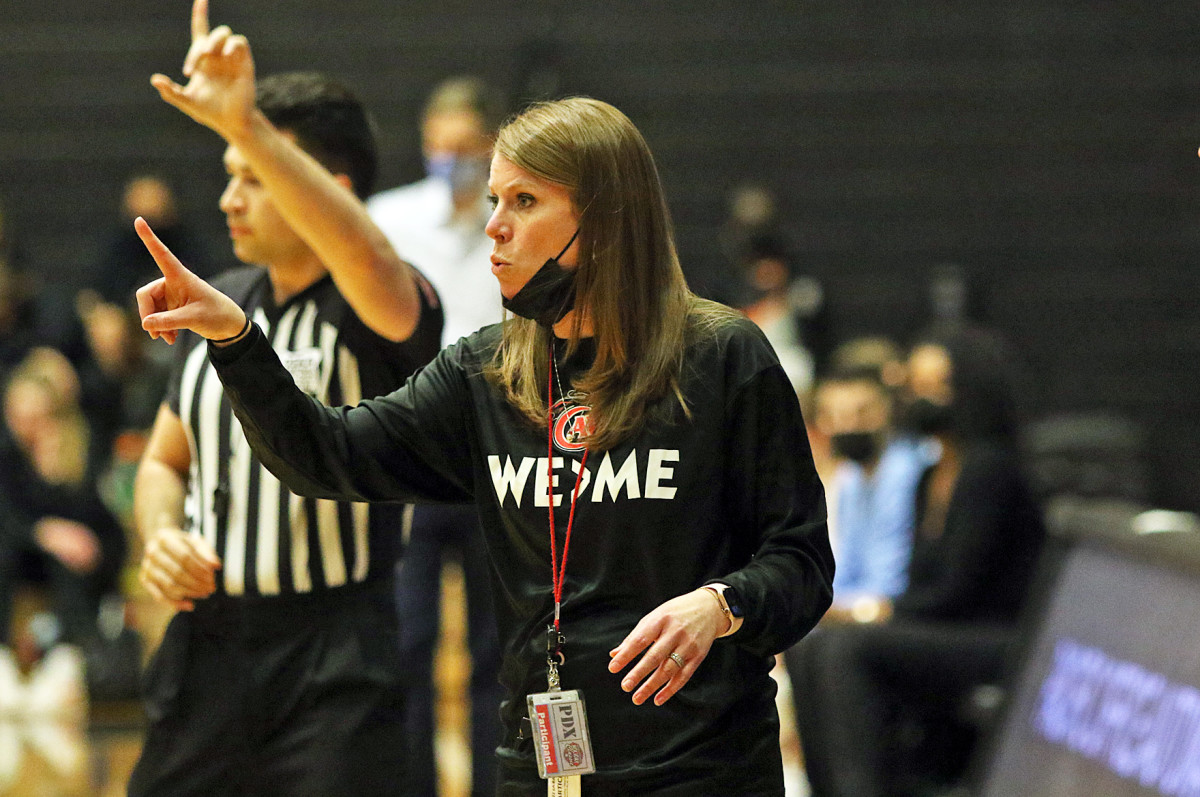 Clackamas Lakeridge girls basketball Dan Brood 30